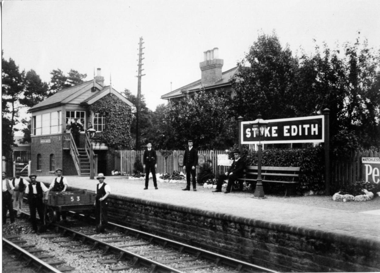 The Booking Office, Stoke Edith Station ヘレフォード エクステリア 写真