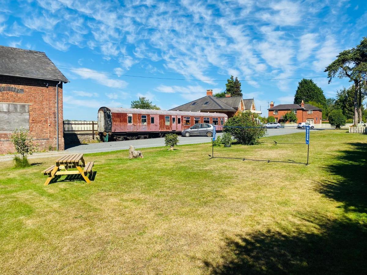 The Booking Office, Stoke Edith Station ヘレフォード エクステリア 写真