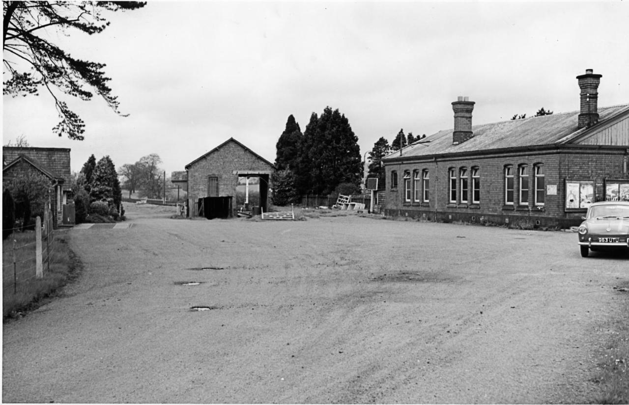 The Booking Office, Stoke Edith Station ヘレフォード エクステリア 写真