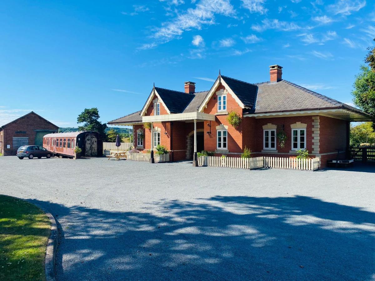 The Booking Office, Stoke Edith Station ヘレフォード エクステリア 写真